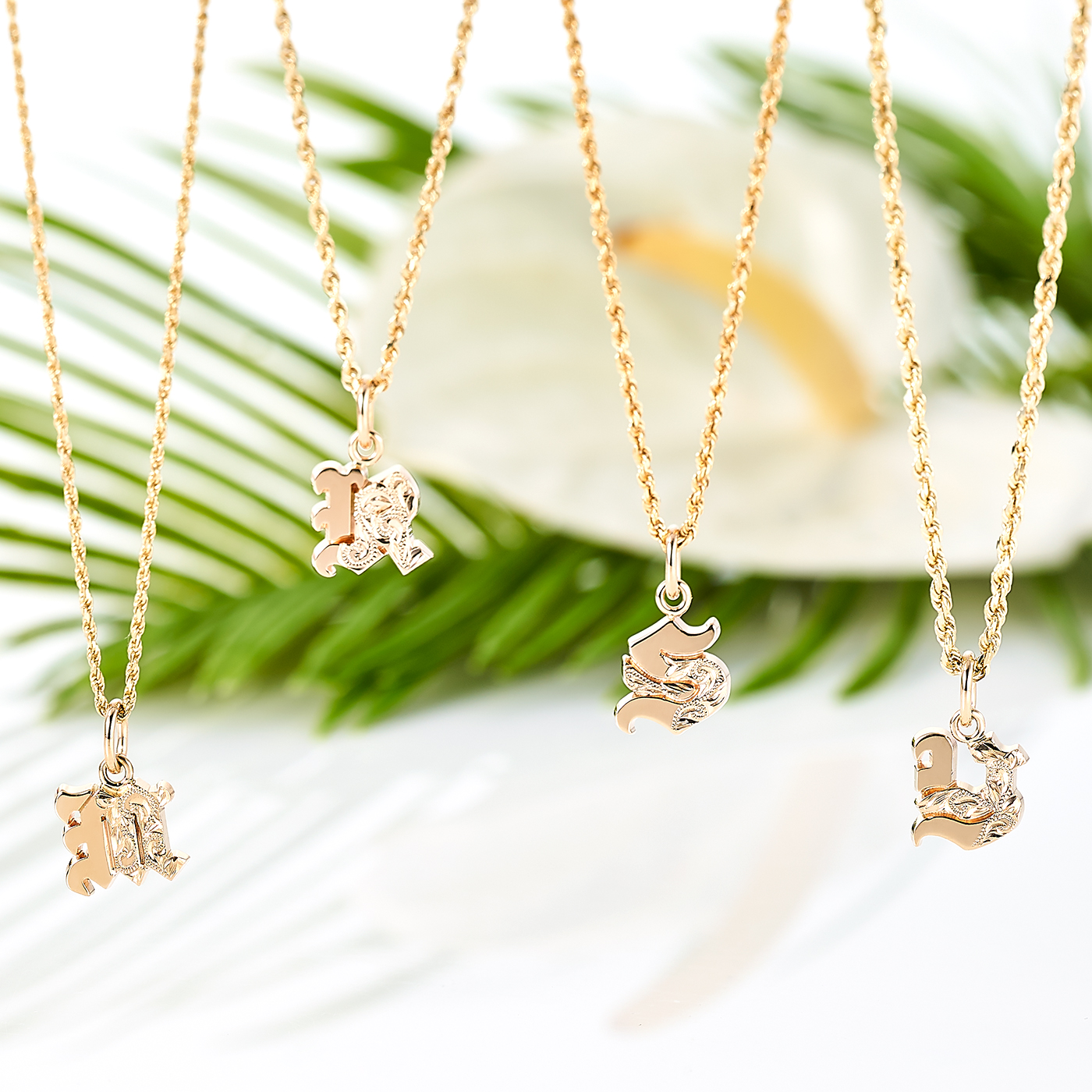 Initial Pendant Top - ハワイアンジュエリーの結婚指輪は完全オーダー
