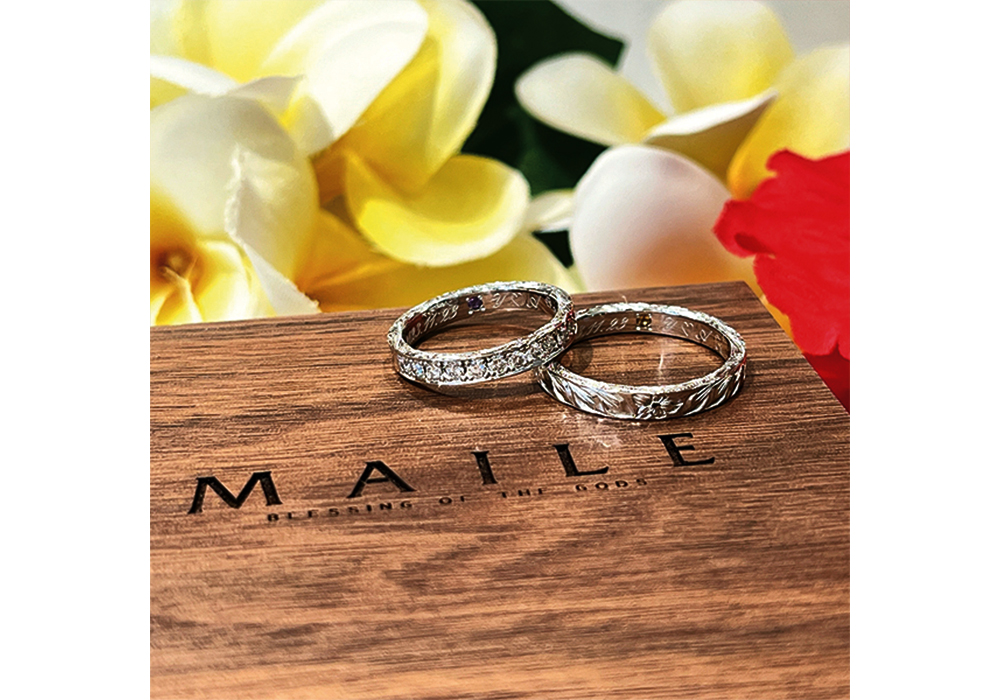  
大切なご結婚指輪は「人とは違う特別な指輪を」 とオーダーメイドリングでお探しされていたおふたり。
 
色々なお店を巡られていた中で、MAILE大阪心斎橋店を見つけてくださいました。
 
